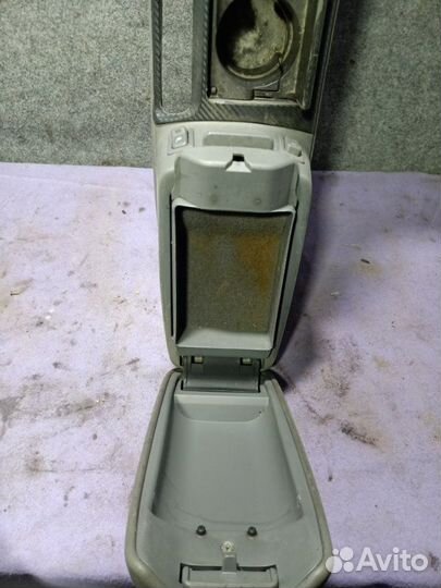 Подлокотник Mazda 6 GG 2006