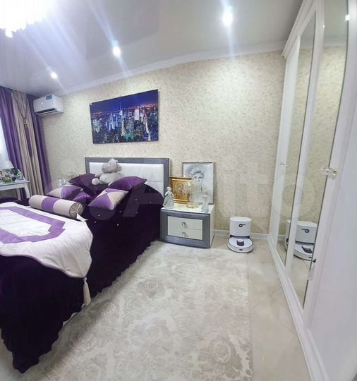 2-к. квартира, 74 м², 1/17 эт.