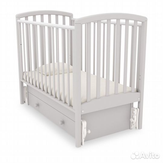 Детская кроватка с маятником и ящиком