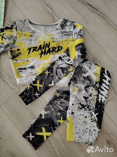 Костюм для фитнеса спортивный леггинсы и топ