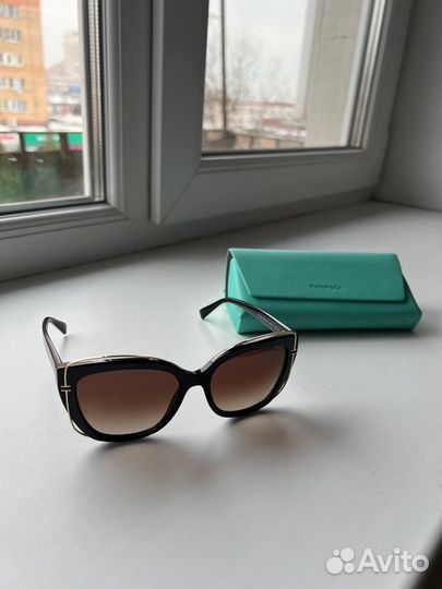 Женские солнцезащитные очки Tiffany & Co