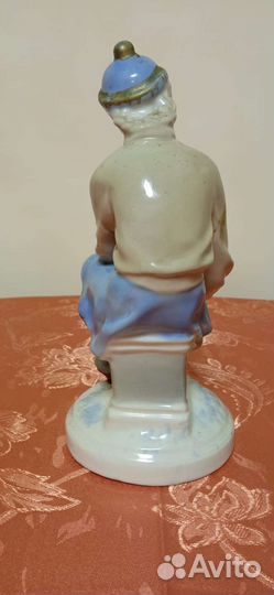 Статуэтка фарфор
