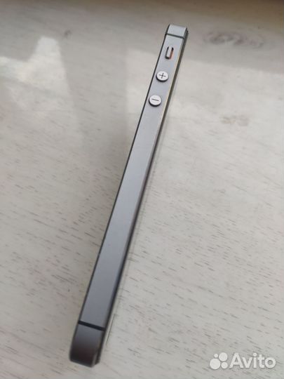 Телефон iPhone 5s