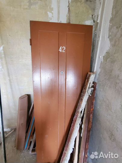 Дверь входная деревянная бу