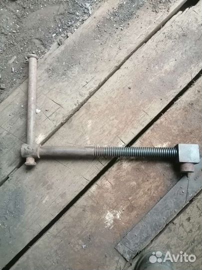 Винт от тисков