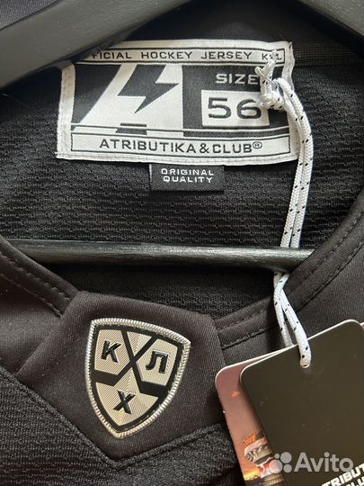 Джерси Авангард с автографами хоккеистов