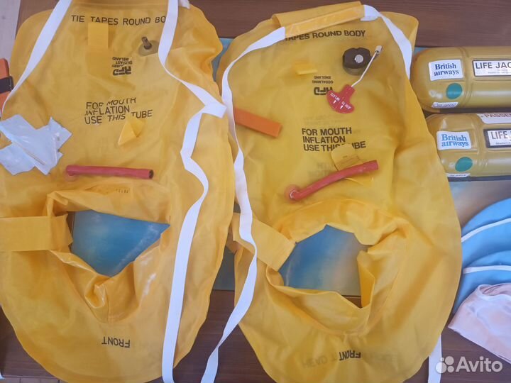 Авиационный спасательный жилет из самолёта