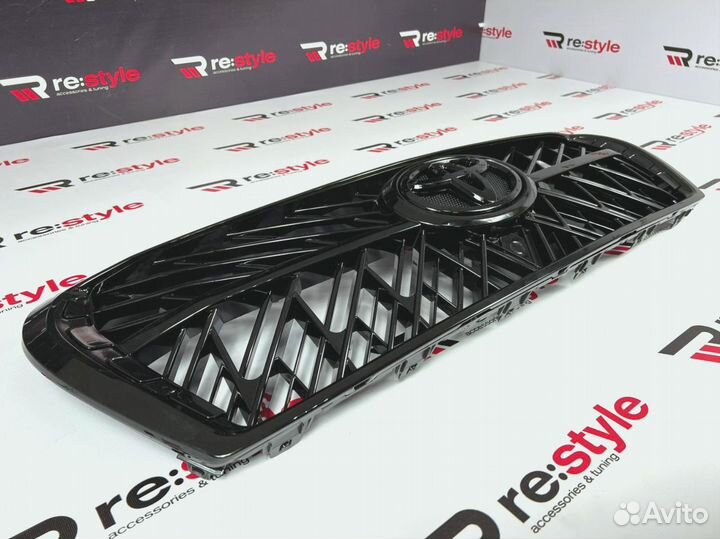 Решетка радиатора Toyota Land Cruiser 200