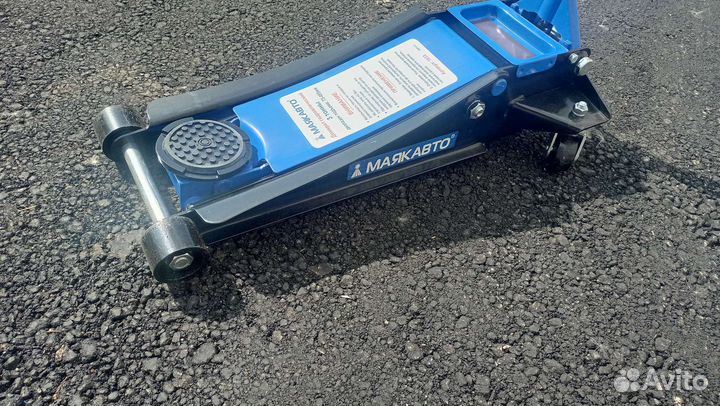 Домкрат подкатной низкопрофильный 3 Тон 73-495 мм