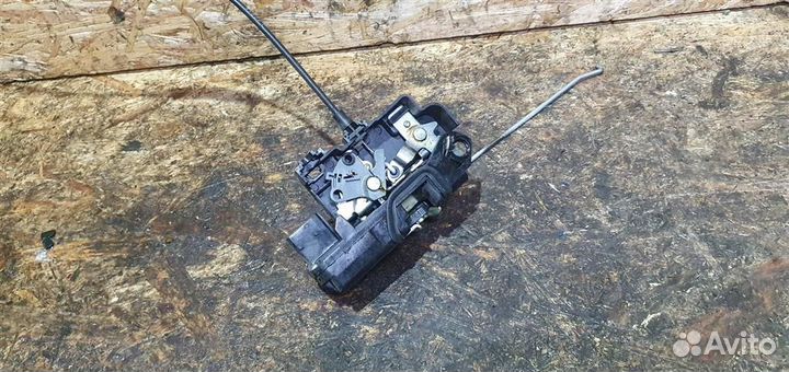 Замок двери передней левой Opel Antara 2007-2015