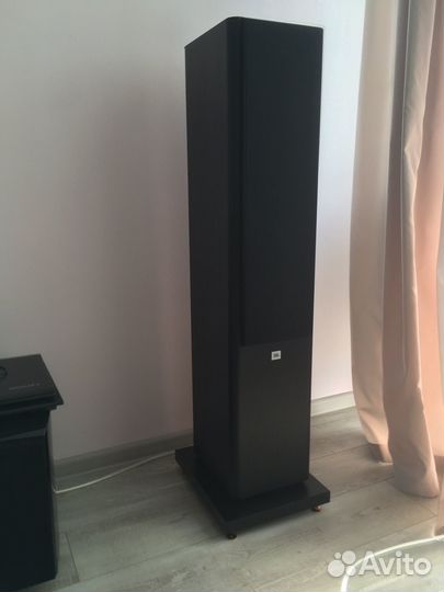 Акустические колонки jbl