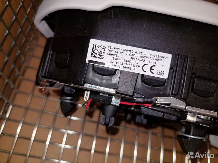 Новая подушка безопасности водителя Velar