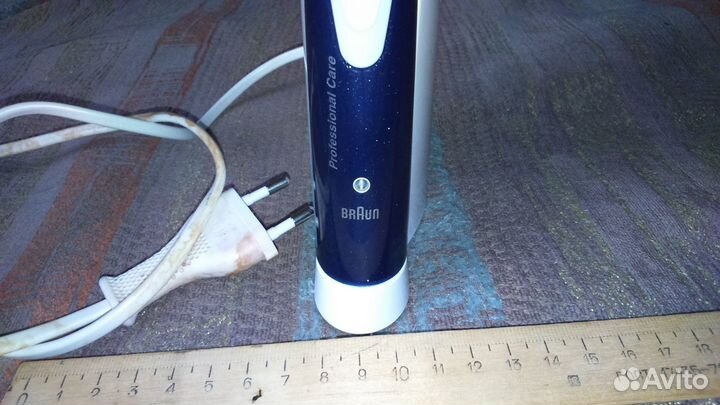 Электрическая зубная щетка Braun
