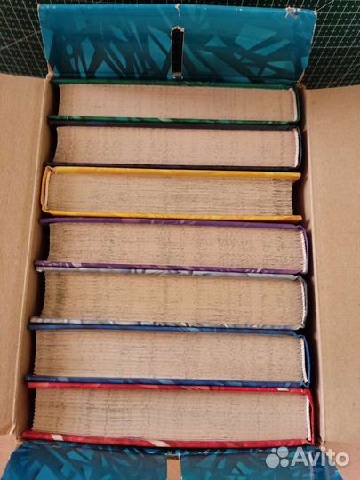 Набор из 7 книг с постером + 2 Наследники