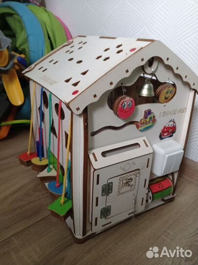 Бизиборд домик