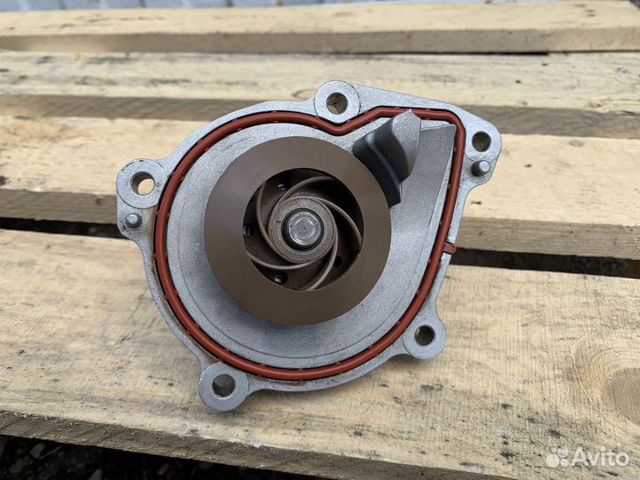 Помпа охлаждения двигателя Ситроен Пежо 1.6 EP6