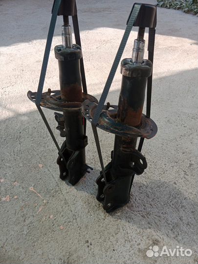 Амортизатор на hyundai solaris