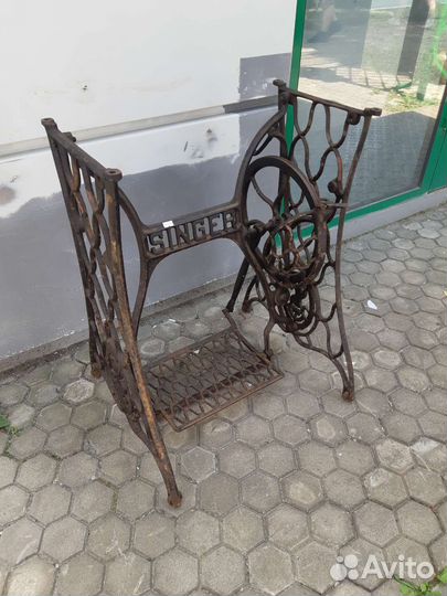 Чугунная станина от швейной машинки