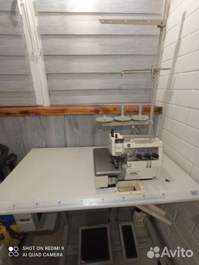 Швейная машинка оверлок промышленная трехнитка