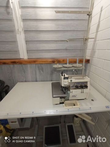 Швейная машинка оверлок промышленная трехнитка