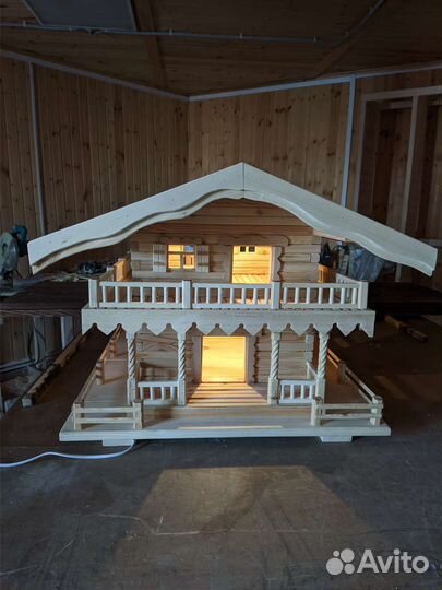 Домик кормушка из дерева с подсветкой