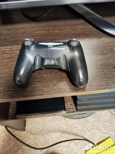 Playstation 4 Pro + GearZ DualShock 4