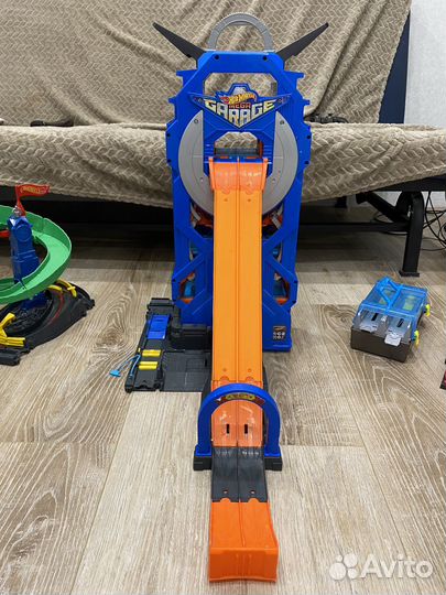 Hot wheels мега гараж