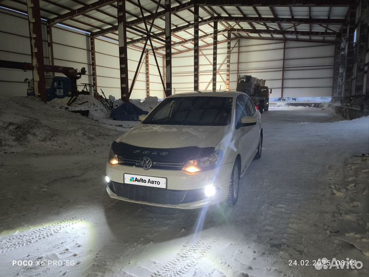 Volkswagen Polo 1.6 МТ, 2011, битый, 183 250 км