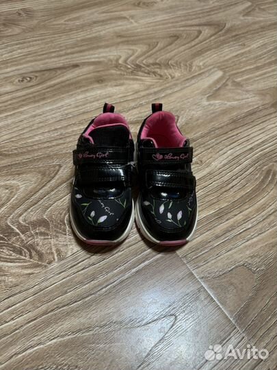 Кроссовки детские 23 размер