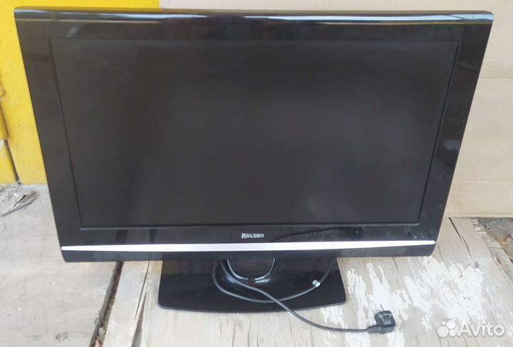 Телевизор Rolsen 32 дюйма RL-32B01 на запчасти