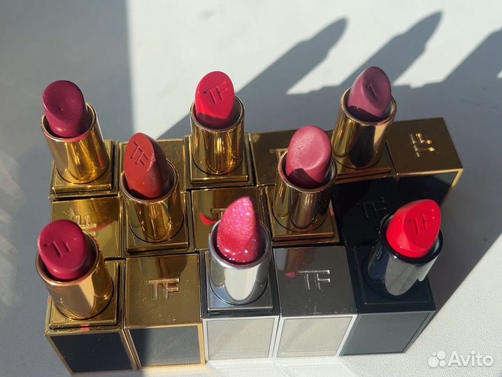 Carolina Herrera Lipstick Shett. Оттенок 144