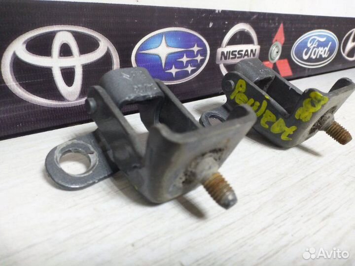 Петля двери багажника Peugeot 308 2009