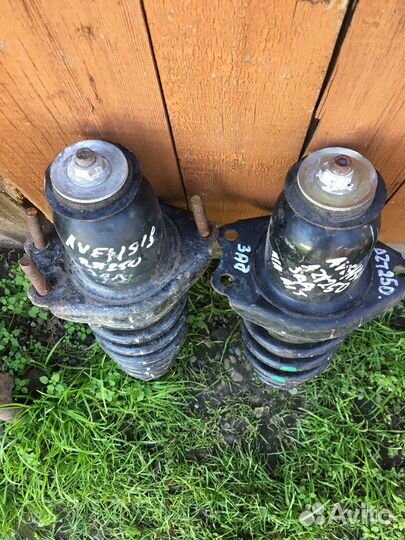 Стойки задние Тойота avensis