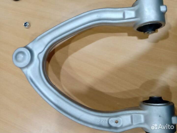 Рычаг передний верхний правый w220