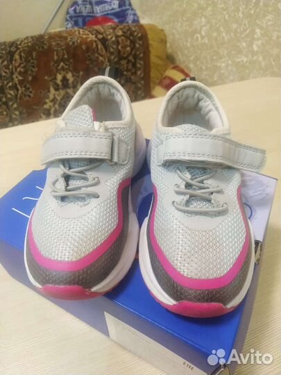 Кроссовки для девочки