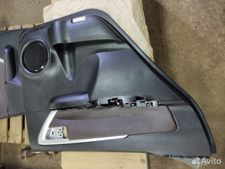 Задняя левая дверная карта Toyota Fortuner 2