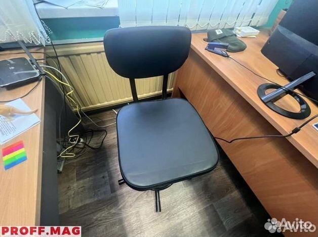 Стул на винтовой опоре JR195