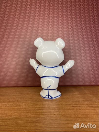 Фарфоровый мишка 1998 гжель