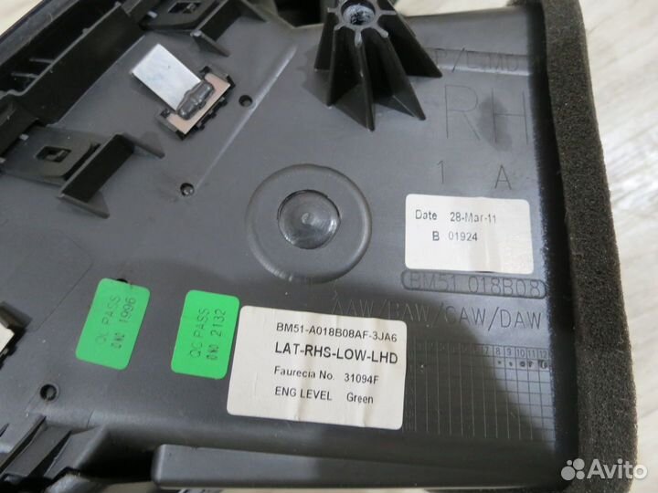 Дефлектор торпедо левый Ford Focus 3