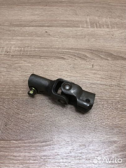 Крестовина рулевой рейки Тойота Карина E