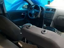 Volkswagen Polo 1.6 MT, 2010, битый, 116 000 км, с пробегом, цена 450 000 руб.