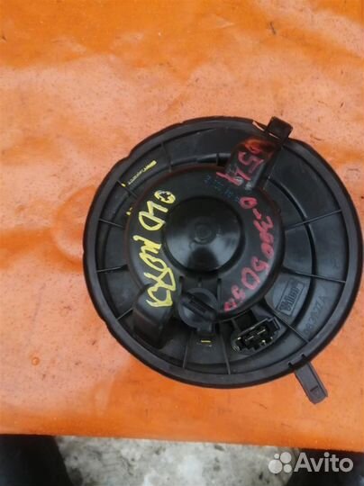 Моторчик отопителя (печки) Skoda Octavia (A5 1Z)