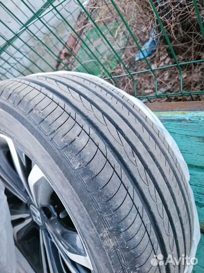 Yokohama Advan dB V552 215/55 R16