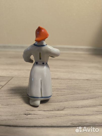 Статуэтка фарфор