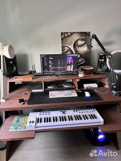 Студийный стол Output Platform (реплика)