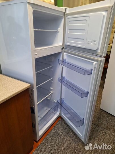 Холодильник Beko DSF5240M00W