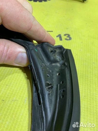 Уплотнитель двери передний левый Kia Ceed 3 CD 1.6