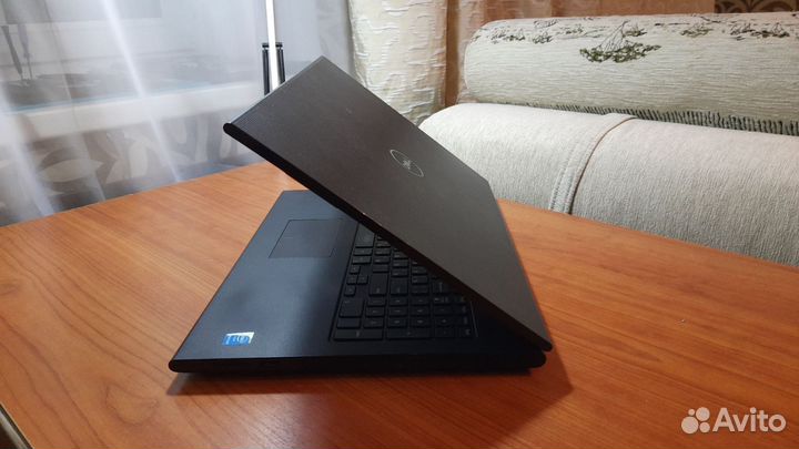 Стильненький бюджетный игровой ноутбук Dell