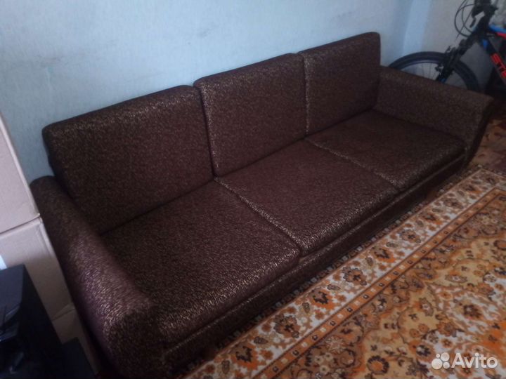 Диван