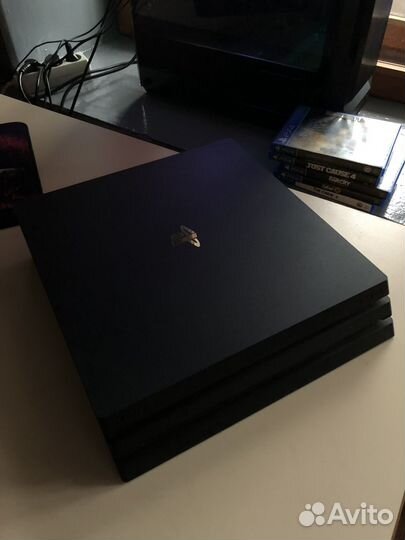 Sony PS4 pro 1tb + шлем psVR